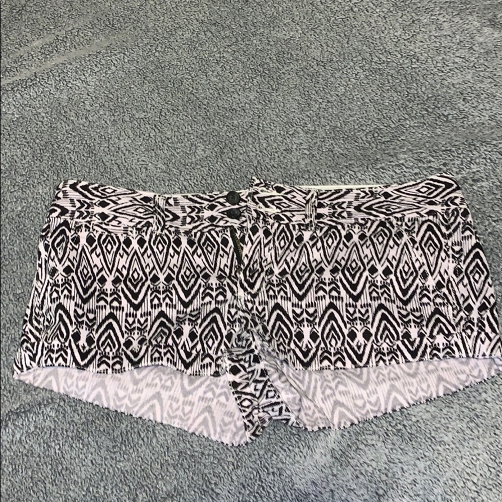 American Eagle pattern shorts